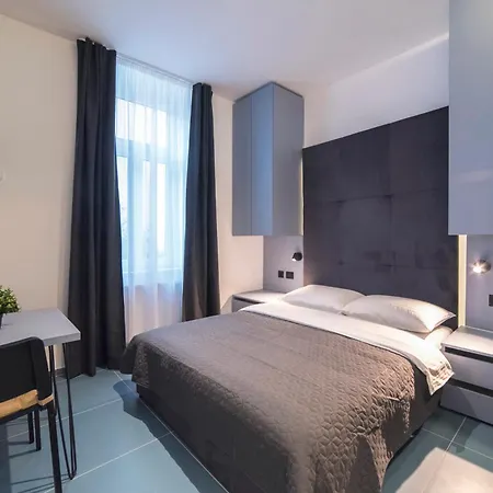 Bella Mia, 1st Floor